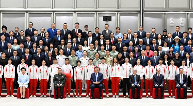 习近平接见全国群众体育先进单位、先进个人代表和全国体育系统先进集体、先进个人代表